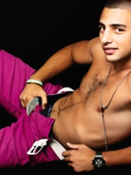 Brunette martinsoul perform anal