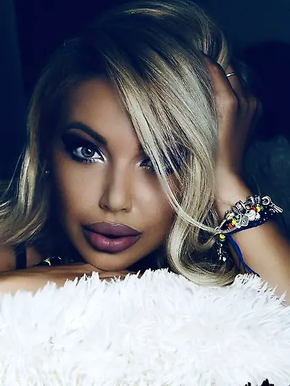 Camgirl bisexual squirt