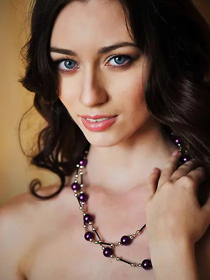 Brunette chick Zsanett Tormay shows big clitoris between perfect