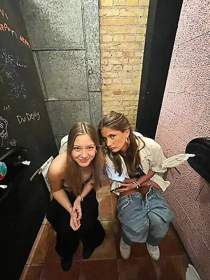 Pissing girls