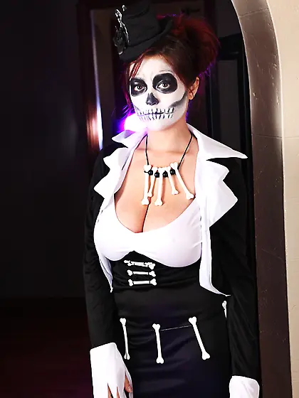 Boner gignatic tits beneath