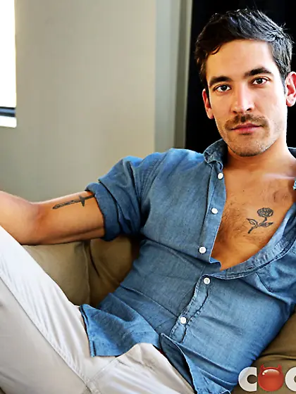 Gorgeous dude expose muscular