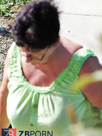 UNA AMIGA DE INTERNET 2P (PASEANDO EL PERRO)