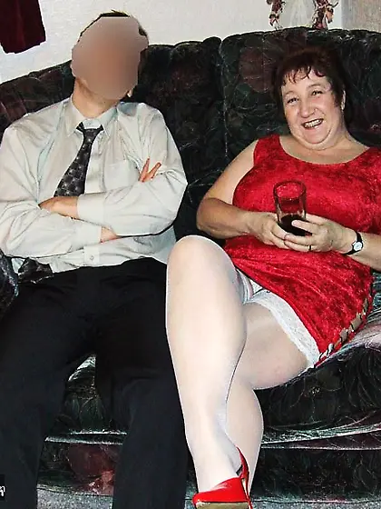 Mature plomper sits black