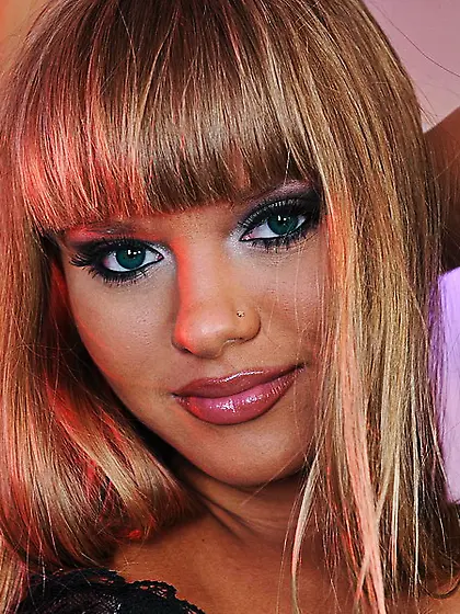 Very hot teen babe Willa got her asshole...