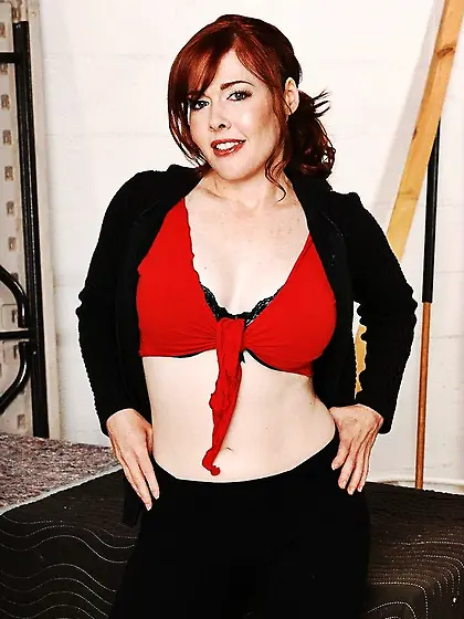 Cute redhead babe,  Mae Victoria gets off her clothes and shows h