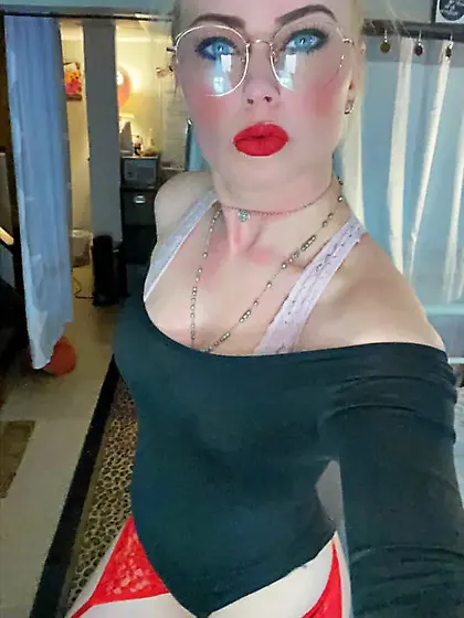 Fuck the back of my throat and make me swallow or Run?