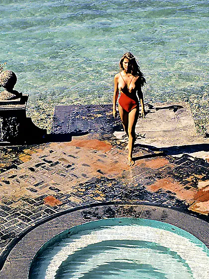 Pretty blonde outfits models