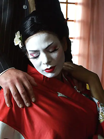 Brunette british pussy