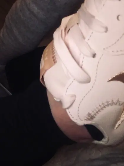 eat my pussy hang with me at air bnb I got ladies