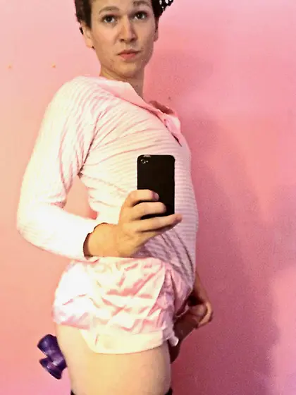 LECHEROUS SELFIE SLUTS