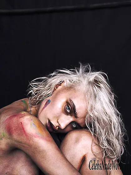 Nicole Gregorczuk Sexy