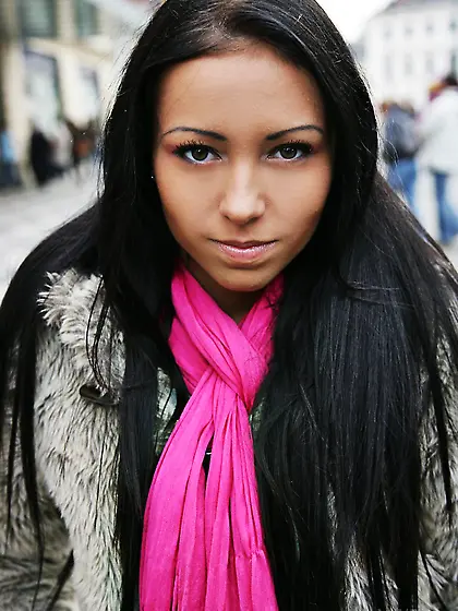 It was cold but teen model Bailey Ryder decided to show you her