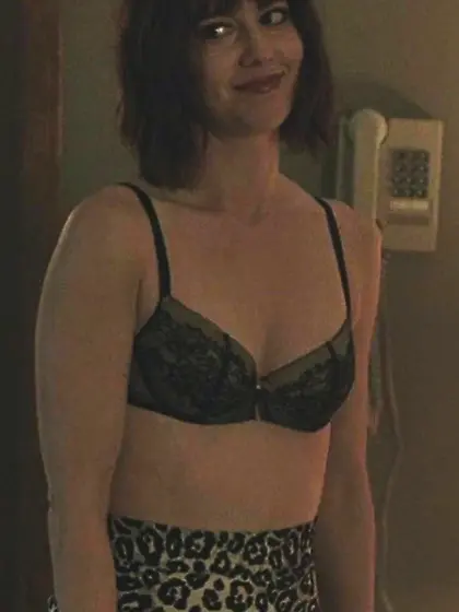 Mary Elizabeth Winstead Sexy Bra 3