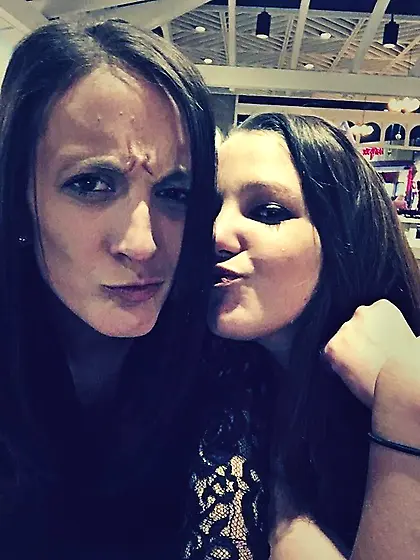 eat my pussy hang with me at air bnb I got ladies