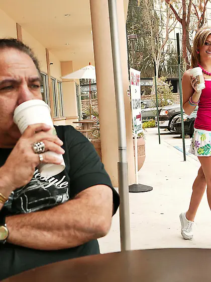 Gorgeous porn slut is ready for some hot fun with this well hung