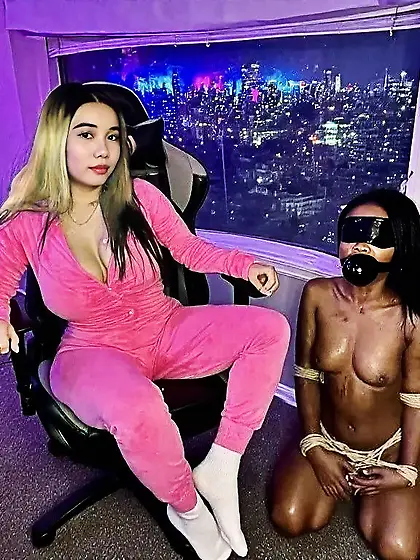 Love when men stare at my massive tits (clothed)