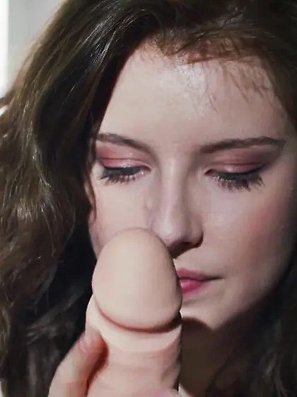 Petite hot sexy teen showing pussy