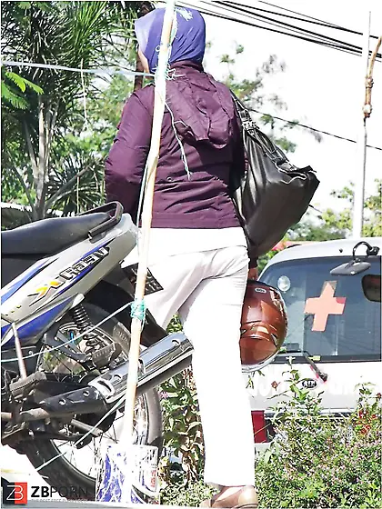 Super-Sexy Hijab Medical Lady