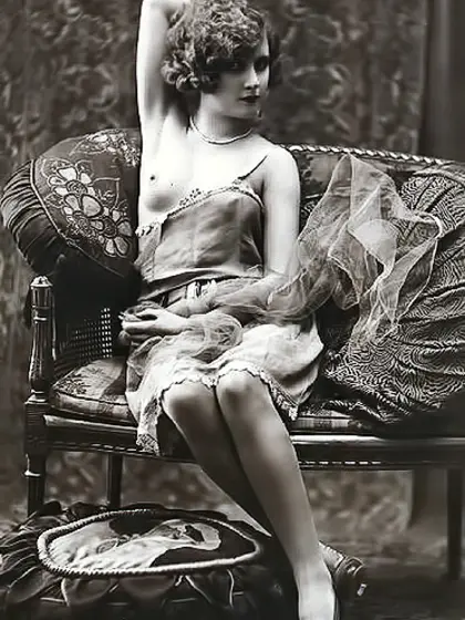 Vintage footage shows hotties