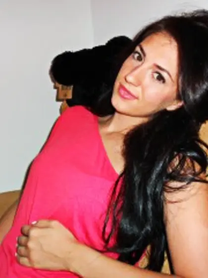 24 yo brunette Aniela.