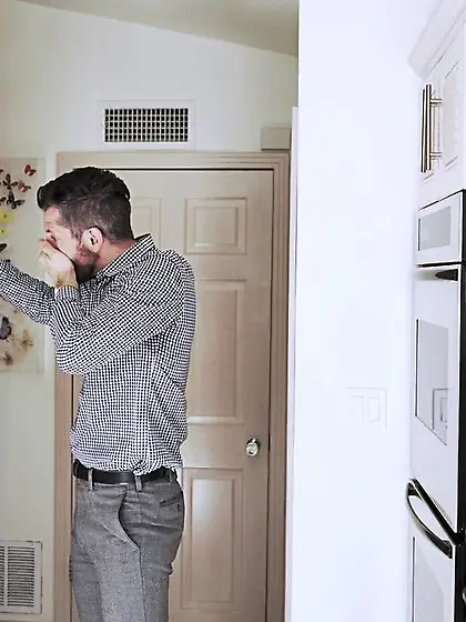 Small-titty brunette hostess takes