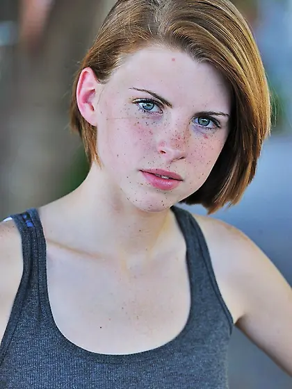 Blued eyed girl star