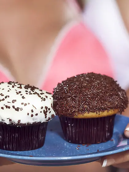 These cute lesbian chicks like tasty cupcakes and some really ho