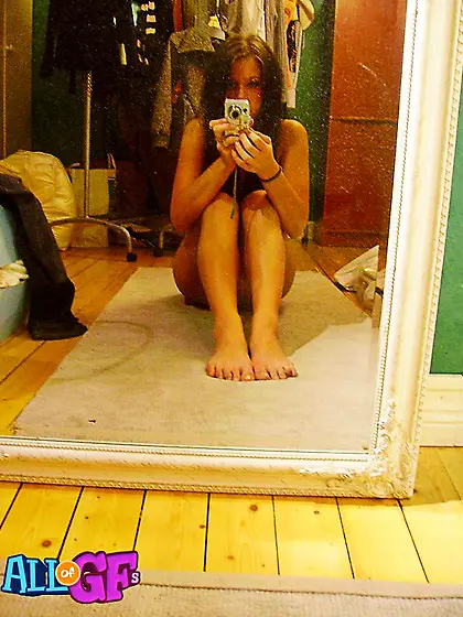 Young girlfriend shows ass