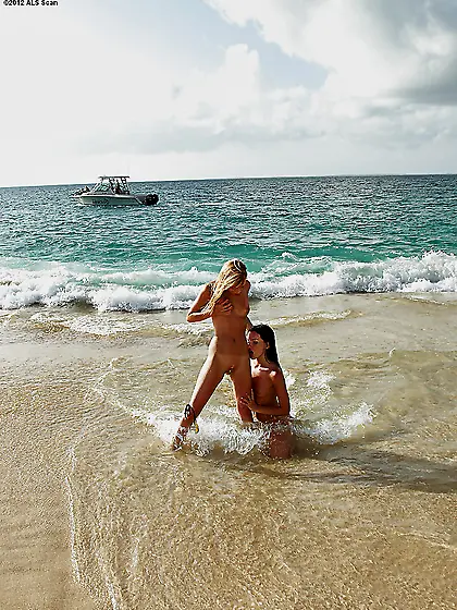 Amateur lesbians scissoring