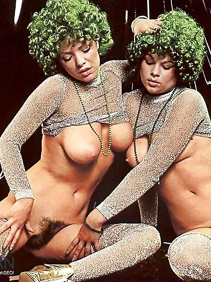 Neck Corset and handcuffs do not match!!