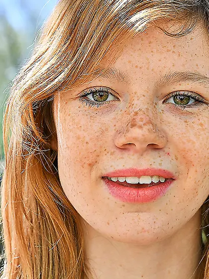 Pasty redhead goes full-on exhibitionist in a sexy little galler