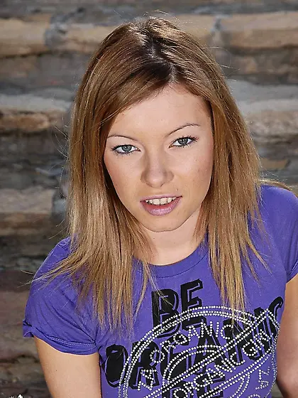 Teen Donna Bell inserts four fingers in her asshole after she re