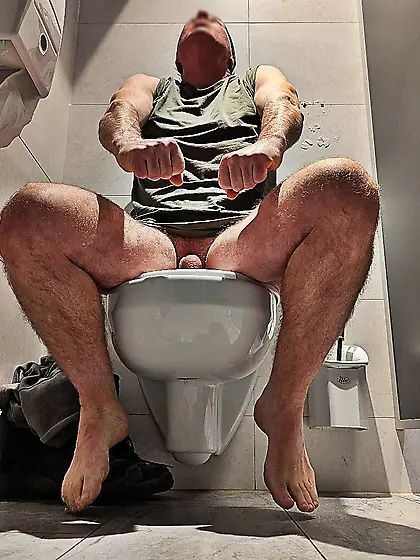 Andy Gymnast toilet rest stop lust 17