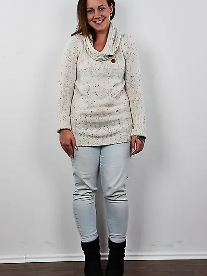 Gorgeous tattooed tramp bondage