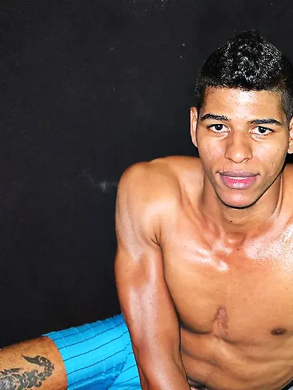 Latin gay MODSKENNY like to snapshot