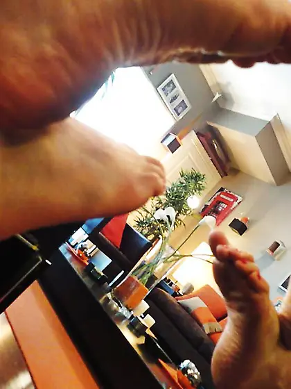 MIRROR, MIRROR on the wall (Sole Fetish)