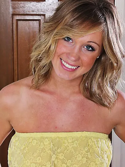 Amazing blonde chick Ashley Jones gets out of her jeans shorts a