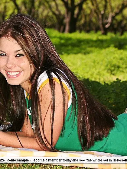 Attractive brunette babe Kari Sweets strips her clothes and show