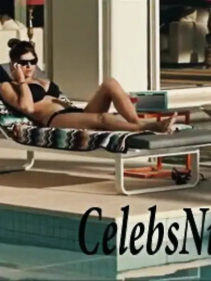 Alexandra Daddario sexy pics