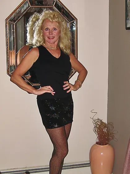 Cougar Blow Jobs Ruth from United States