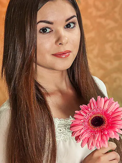 Babe with the teen looking clean shaved nub Nastya K looking ero