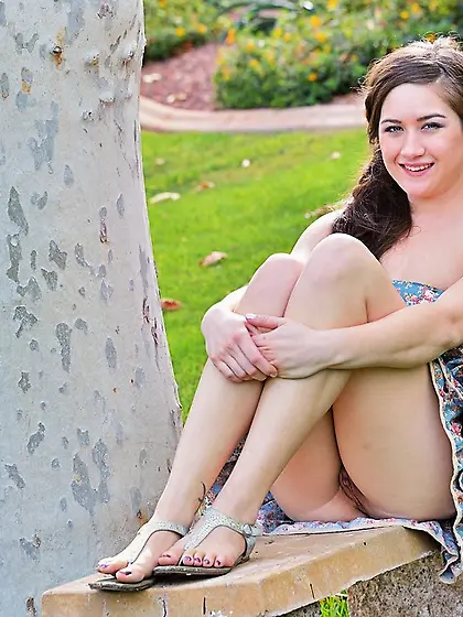 Bot gets off on taking pics of chick flashing cunt outdoors and