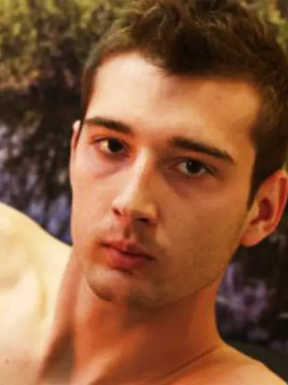 Brunette paul perform close