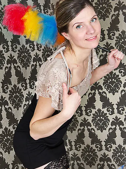 Petite raven mom enjoys