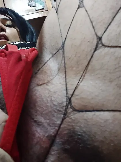 Sissy en busca de adopción en prostíbulo