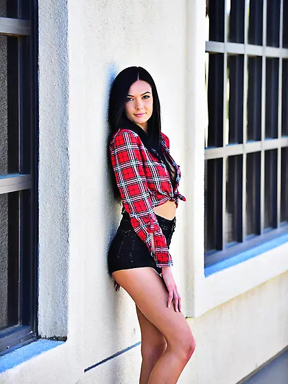 Lusty brunette Marley Brinx plays with her shaved slit and her b