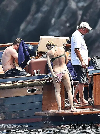 Gillian Anderson Nude