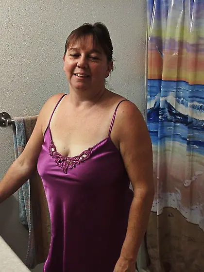 Shaving Sexxxy Dee from United States