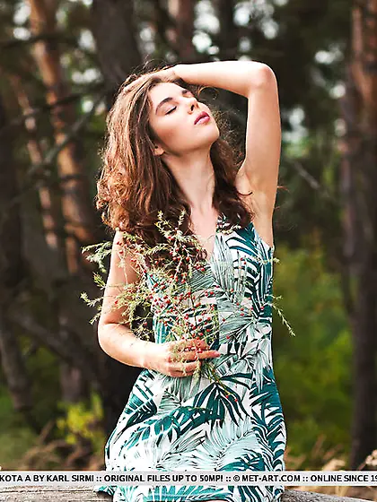 Stunning babe displays sexy